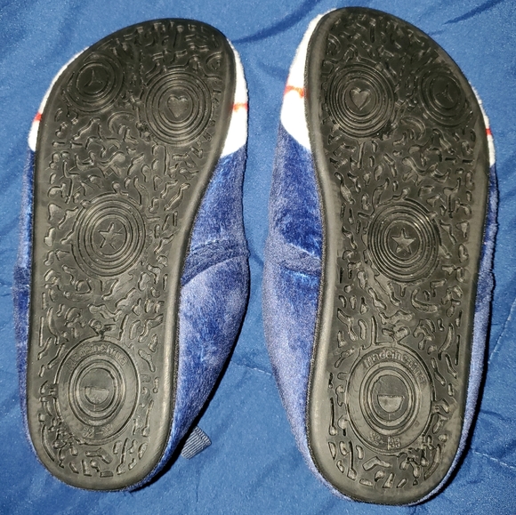 **SOLD** Kids Slippers - Picture 2 of 3